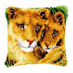 Latch Hook: Cushion: Lioness and Cub Vervaco PN-0147954